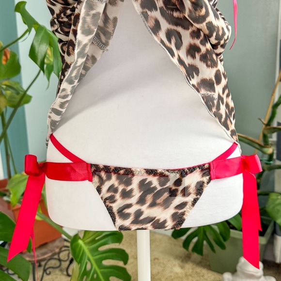 Victoria’s Secret Leopard Print Lingerie with Red Accents - Picture 4 of 10